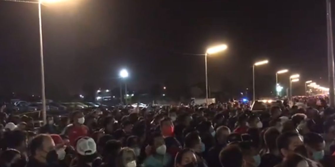 VIDEO: AFICIONADOS SE AMONTONAN EN EL PARTIDO MAZATLáN VS CHIVAS