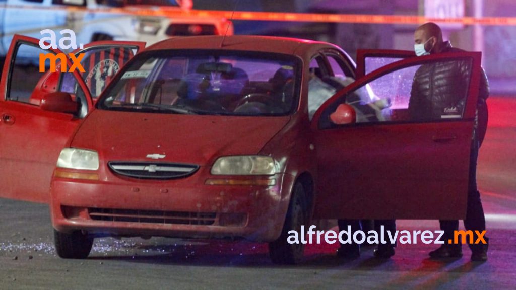 LE DISPARAN 4 VECES MIENTRAS ESTABA EN SU AUTO