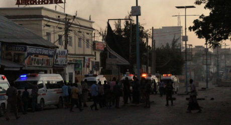 Ataque con coche bomba deja muertos y heridos