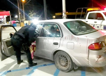 BALEAN A VELADOR A BORDO DE SU AUTO