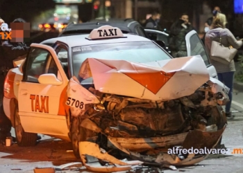 TAXI NO RESPETA DISTANCIA Y CHOCA SEIS AUTOS