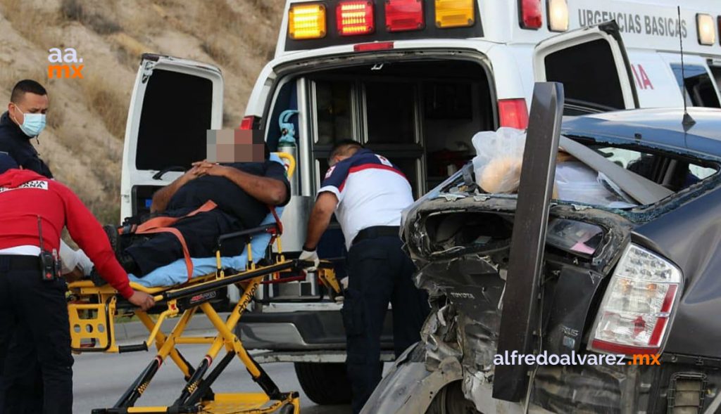 Policía-Municipal-choca-contra-auto-y-resulta-herido