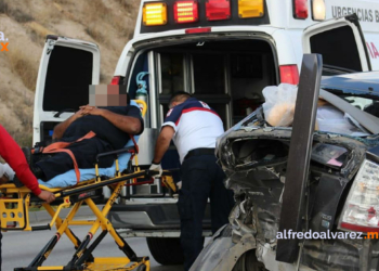 POLICíA MUNICIPAL CHOCA CONTRA AUTO Y RESULTA HERIDO