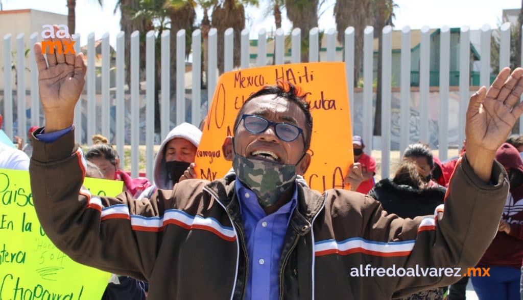 MIGRANTES PIDEN A BIDEN ABRIR LA FRONTERA