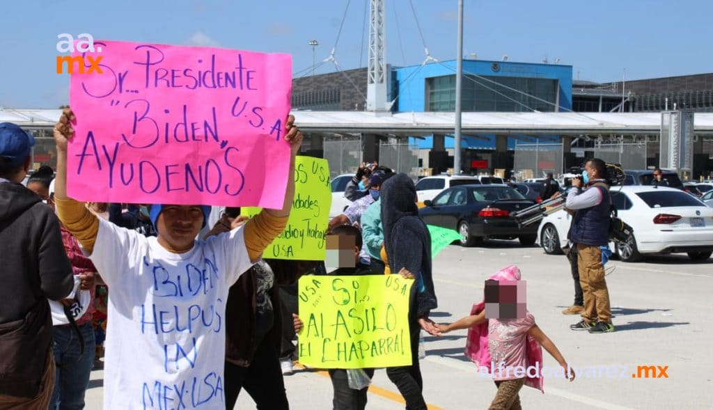 MIGRANTES PIDEN A BIDEN ABRIR LA FRONTERA