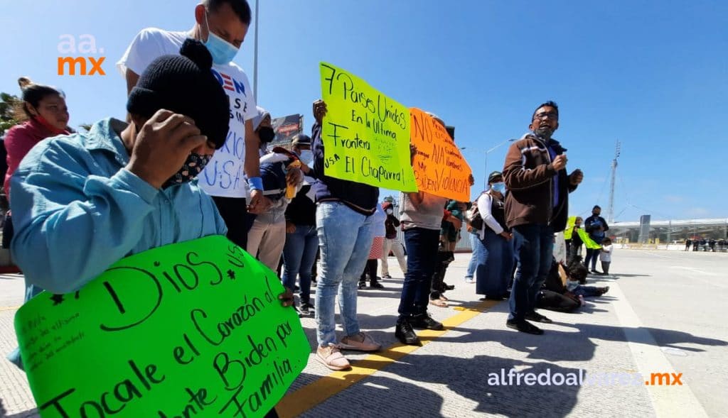 MIGRANTES PIDEN A BIDEN ABRIR LA FRONTERA