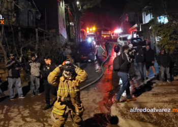 FUERTE INCENDIO CONSUME TRES VIVIENDAS