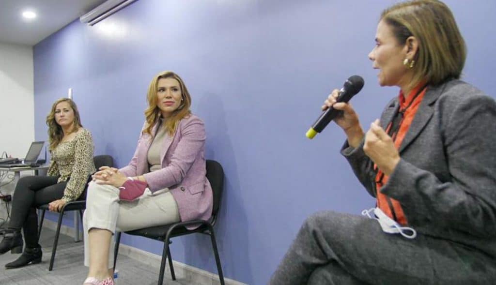 Mujeres-emprendedoras-de-la-4T-sostienen-encuentro-con-Marina-del- Pilar