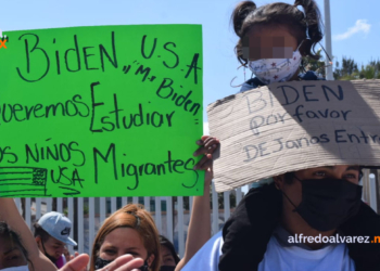 MIGRANTES SE MANIFIESTAN EN GARITA DE SAN YSIDRO