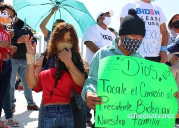 MIGRANTES PIDEN A BIDEN ABRIR LA FRONTERA