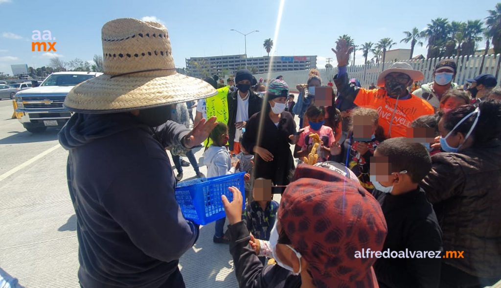 MIGRANTES SE MANIFIESTAN EN GARITA DE SAN YSIDRO