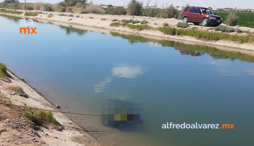 ENCUENTRAN CUERPO DE HOMBRE QUE CAYó A CANAL EN AUTO