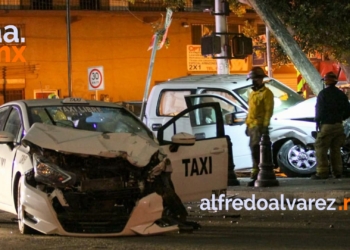 SE PASA SEMáFORO Y PROVOCA ACCIDENTE