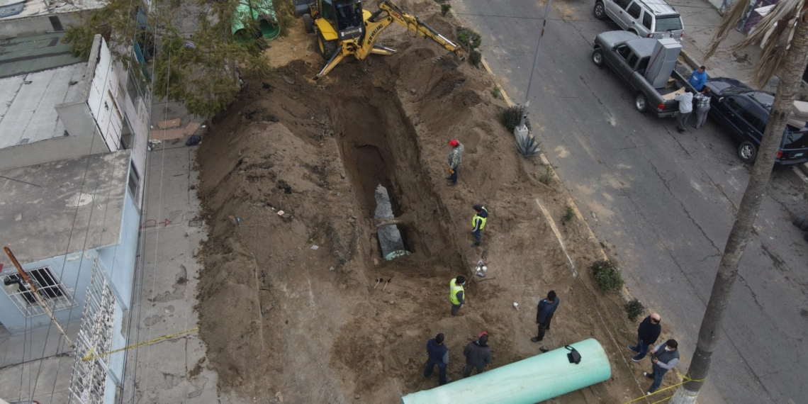 CESPT REPARA COLECTOR DE AGUAS RESIDUALES EN LA ZONA NORTE