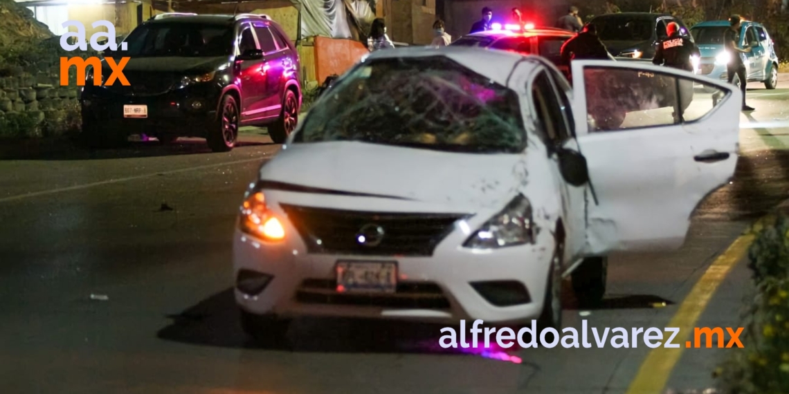 CHOCA AUTO AL CAMBIAR DE CARRIL