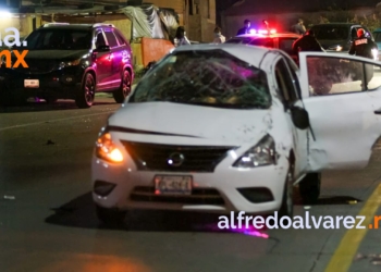 CHOCA AUTO AL CAMBIAR DE CARRIL