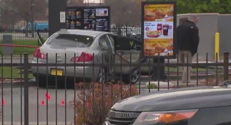 Muere niña durante tiroteo en McDonald's