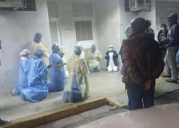 PERSONAL MéDICO PIDE A DIOS PARA QUE CURE A PACIENTES CON COVID