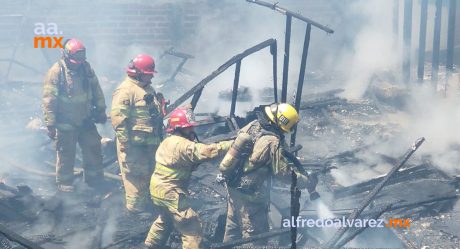 Fuego consume vivienda de madera