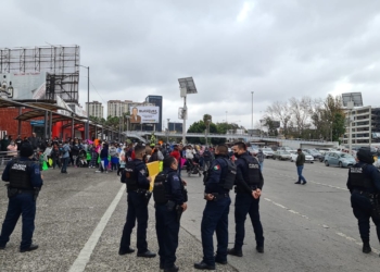 DECENAS DE MIGRANTES MARCHARON A SAN YSIDRO