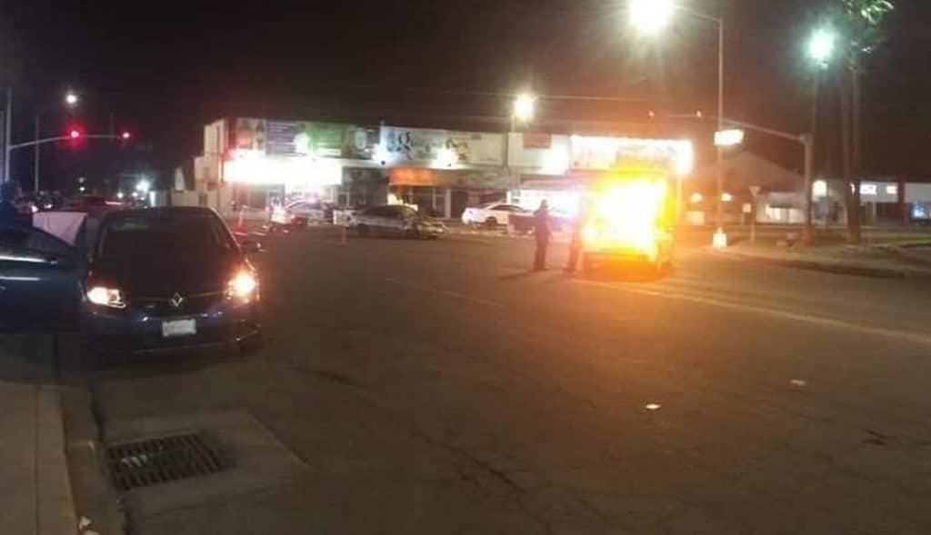 Motociclista-choca-auto-sale-disparado-y-muere