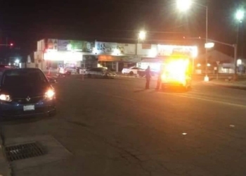 MOTOCICLISTA CHOCA AUTO, SALE DISPARADO Y MUERE