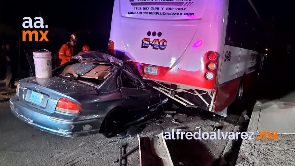 SE IMPACTA CONTRA CAMIóN ESTACIONADO Y MUERE