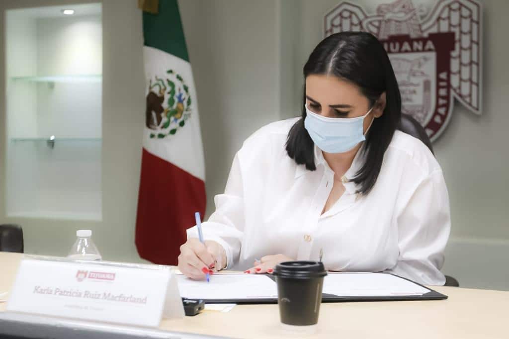 karla-ruiz-firma-convenio-con-red-aser