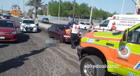 Automovilistas chocan y atropellan a peatón