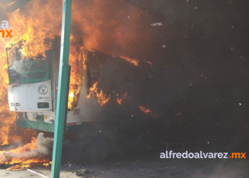 SE INCENDIA BODEGA DE CARTóN