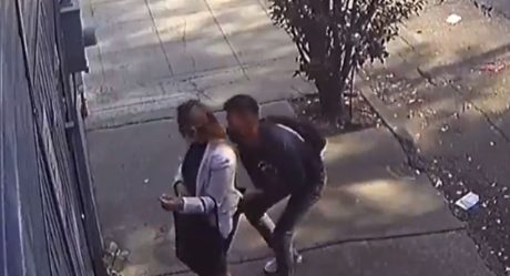 VIDEO: Captan manoseo a mujer en vía pública