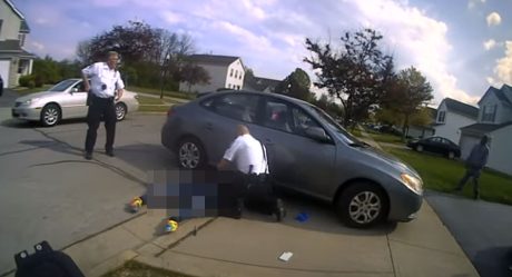 VIDEO: Policía asesina a adolescente frente a su casa