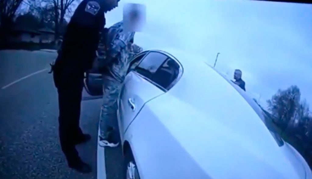 VIDEO-Policía-asesina-a-afroamericano-declaran-toque-de-queda