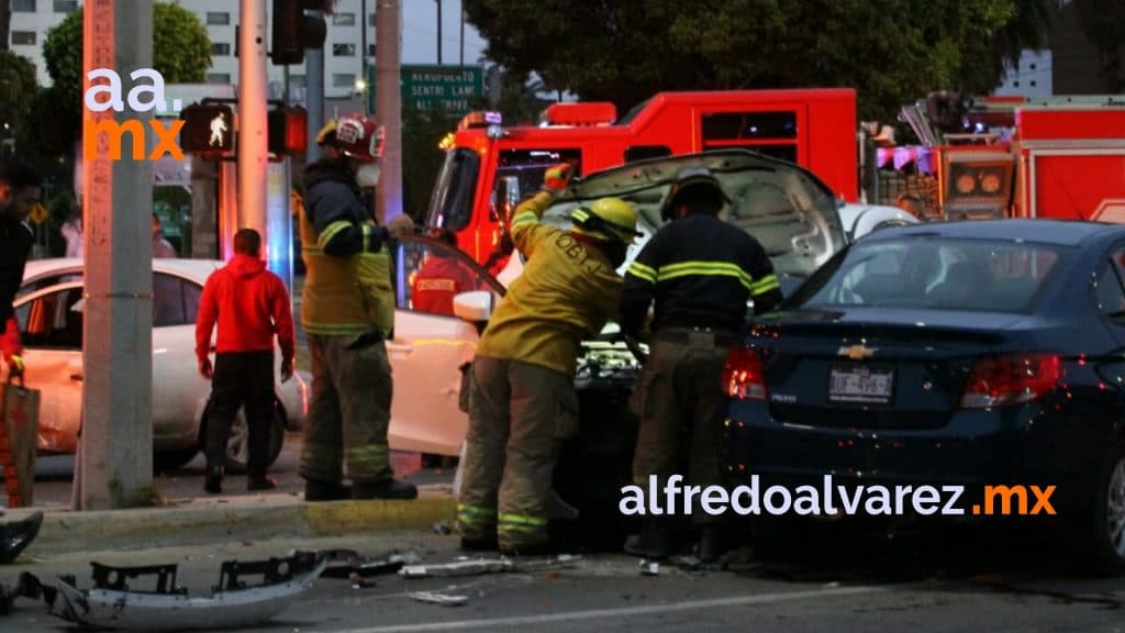 ebrio-se-pasa-luz-roja-y-provoca-choque-multiple