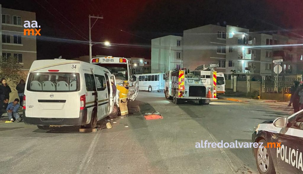 TAXISTA CHOCA AL INVADIR SENTIDO CONTRARIO; HAY 3 HERIDOS