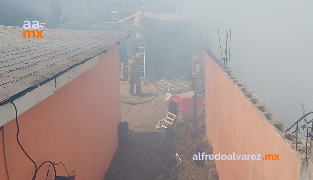 FUEGO CONSUME VIVIENDA DE MADERA