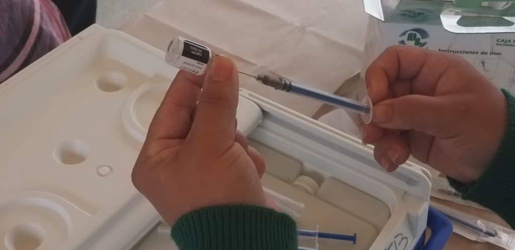 vacunaran-contra-covid-a-docentes-que-no-alcanzaron-dosis