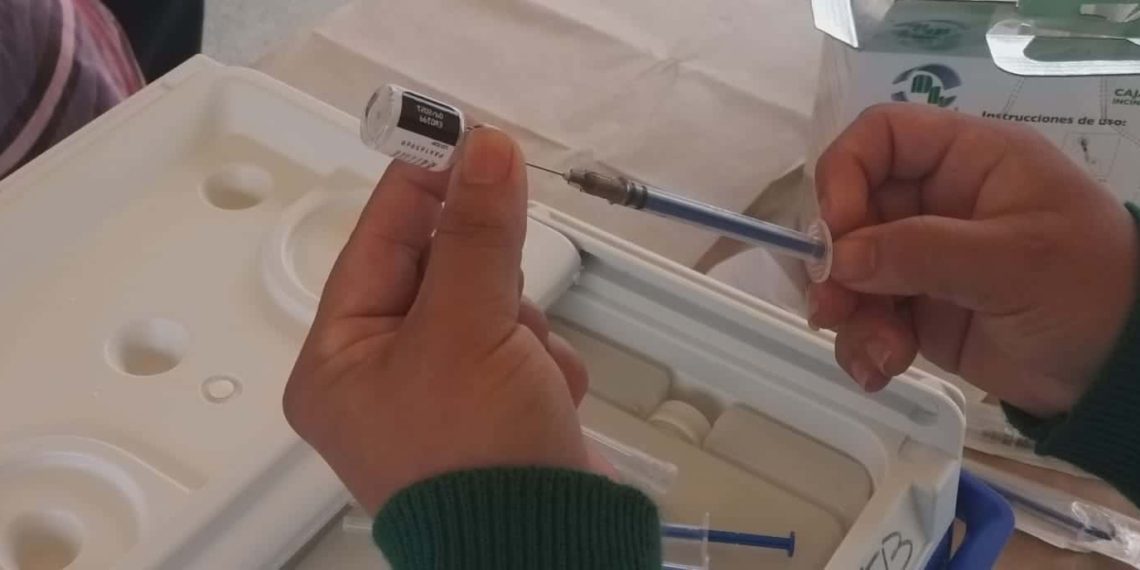 VACUNARáN CONTRA COVID A DOCENTES QUE NO ALCANZARON DOSIS