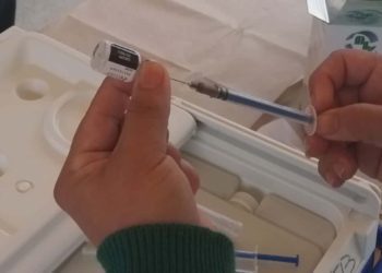 VACUNARáN CONTRA COVID A DOCENTES QUE NO ALCANZARON DOSIS