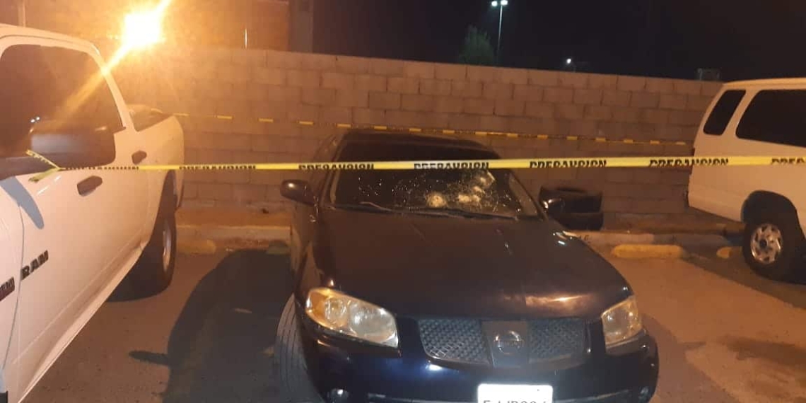 LOCALIZAN AUTO BALEADO CON ARMAS AL INTERIOR