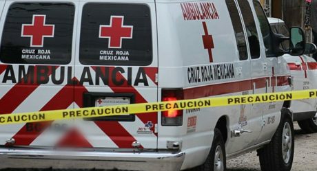 Atacan a balazos a un hombre al interior de una papelería