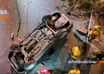 MUERE AL CAER DE PUENTE; IBA A EXCESO DE VELOCIDAD