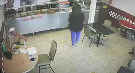 VIDEO: Adolescente abandona a su bebita en restaurante