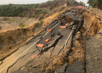 COLAPSA TRAMO CARRETERO TRAS CIERRE POR GRIETA