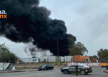 VIDEO: SE INCENDIA RECICLADORA EN TIJUANA