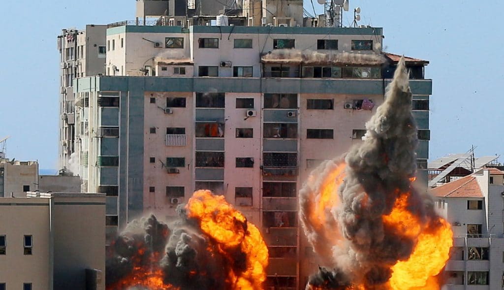 Israel-bombardea-y-derriba-oficinas-de-medios-internacionales