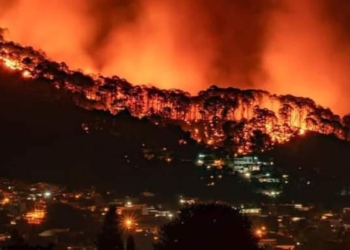 SE DESATA INCENDIO EN URUAPAN