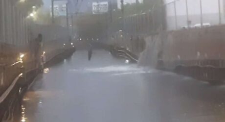 VIDEO: Tormenta desborda vías del Metro en CDMX