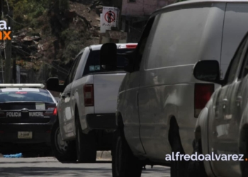 MATAN A DOS MUJERES Y TRES HOMBRES