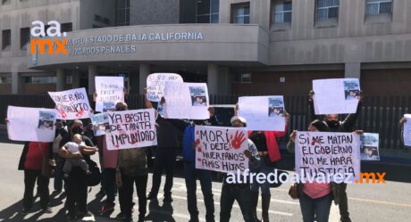 Ciudadanos exigen justicia por pareja fallecida en accidente de Vía Rápida